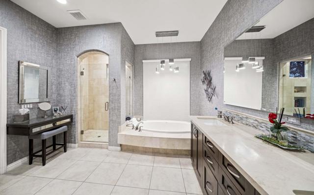 76054 Via Saturnia, Indian Wells CA: https://media.crmls.org/mediaz/aa6080b0-e29f-4487-9523-2d69e94d659d.jpg