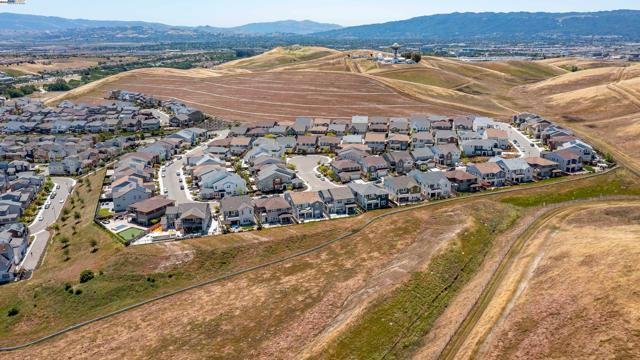 4440 Pine Mountain Way, Dublin CA: https://media.crmls.org/mediaz/aa609762-9ea3-4ffa-afd0-8a4b5bbcaf04.jpg