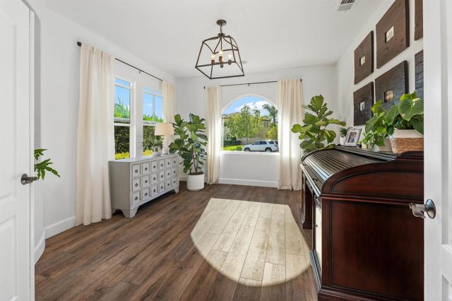 Detail Gallery Image 6 of 34 For 1781 Lemon Tree Ct, San Marcos,  CA 92078 - 5 Beds | 4 Baths