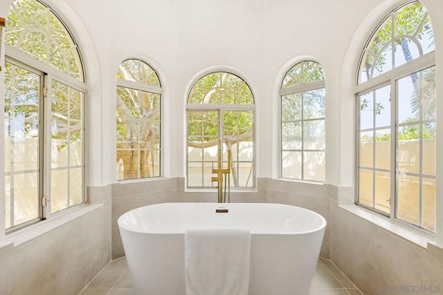 17601 Valle Verde, Poway CA: https://media.crmls.org/mediaz/aa612b85-c083-451e-8c69-0d297ce6c446.jpg