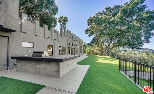 15851 Mulholland Place, Los Angeles CA: https://media.crmls.org/mediaz/aa6167f7-e731-432c-af82-9f52509f67b8.jpg