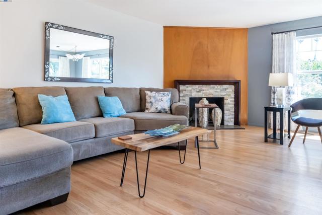 4670 Eggers Dr, Fremont CA: https://media.crmls.org/mediaz/aa616ea0-d964-4949-ae53-b691319b2bbf.jpg