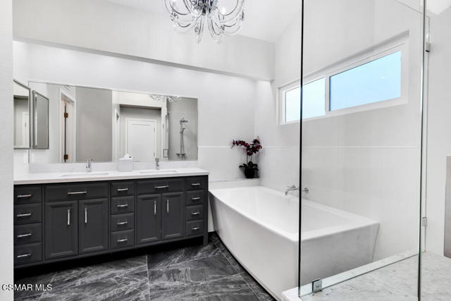751 Lynnmere Drive, Thousand Oaks CA: https://media.crmls.org/mediaz/aa61cabe-5d3b-41cb-9bb2-3a81674b3d0b.jpg