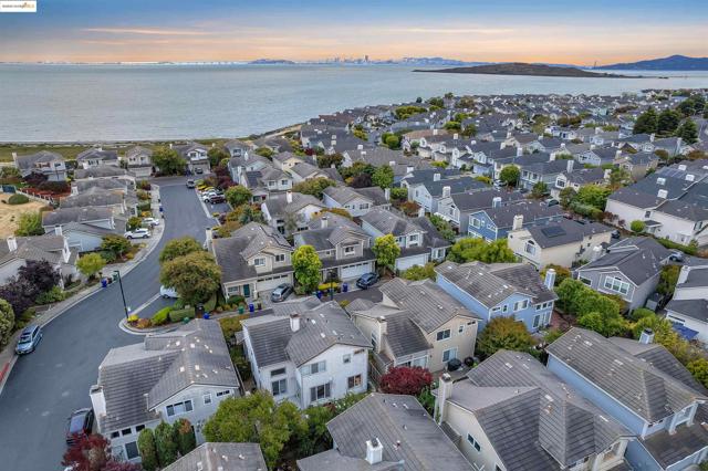 16 Bay Harbor Ct, Richmond CA: https://media.crmls.org/mediaz/aa61f0c0-95ce-4087-a2e2-3b1312a2b6bc.jpg