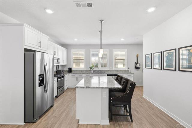 Detail Gallery Image 8 of 38 For 1837 Fauna Way, Chula Vista,  CA 91915 - 4 Beds | 3/1 Baths