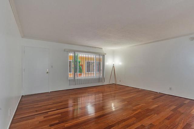 382 Coronado Avenue, Long Beach CA: https://media.crmls.org/mediaz/aa626630-f03e-43cd-b4e7-a7d699cdcfbe.jpg