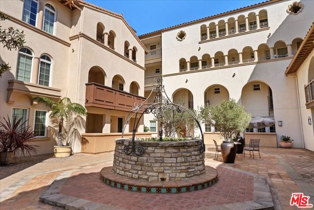 5935 Playa Vista Drive, Playa Vista CA: https://media.crmls.org/mediaz/aa62c17a-1a02-4701-9873-f35751edd8f7.jpg