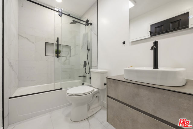 Image 43 of 70 For 19203 Galway Avenue