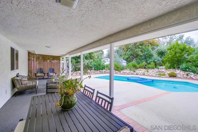16820 Orchard Bend Rd, Poway CA: https://media.crmls.org/mediaz/aa63b3b3-6fd6-4183-91bd-2d0a486adb44.jpg
