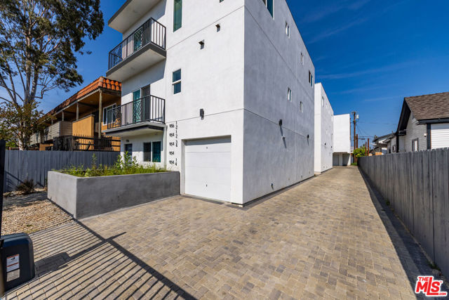 954 N Kingsley Drive, Los Angeles CA: https://media.crmls.org/mediaz/aa6464c1-3597-4395-afa9-5b17fc1a822c.jpg