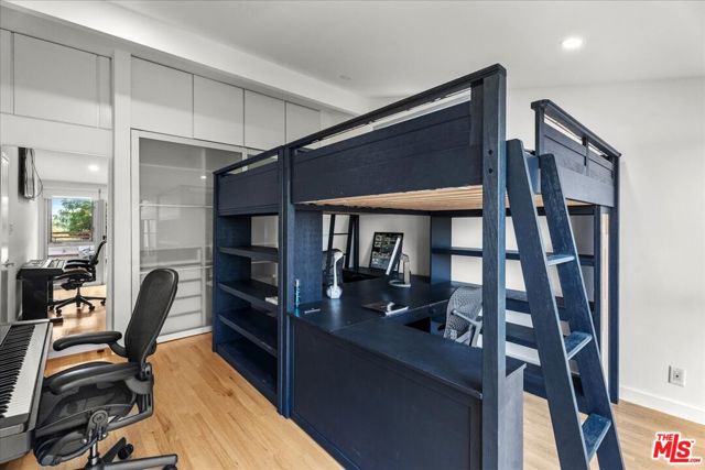 3567 Woodcliff Road, Sherman Oaks CA: https://media.crmls.org/mediaz/aa64a37a-03af-4e76-9464-0fcd2c310c22.jpg