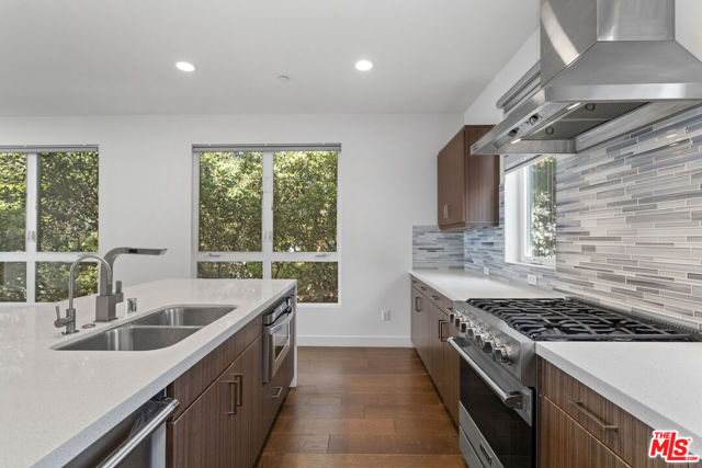 1912 W Liberty Court, Los Angeles CA: https://media.crmls.org/mediaz/aa64c451-ebce-47e4-ab48-1e9bd1a21661.jpg