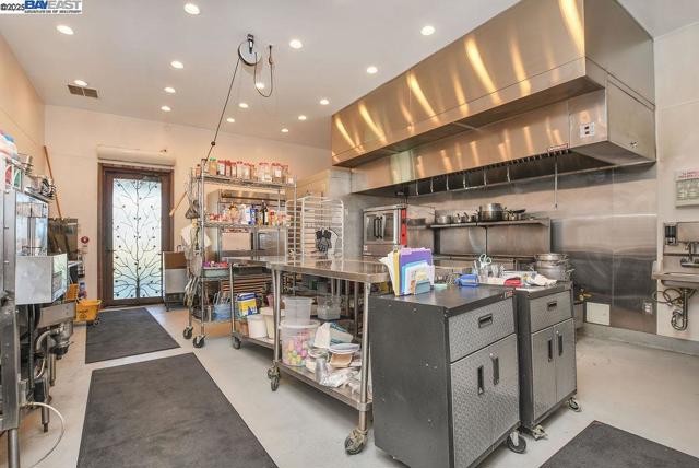 8091 Balfour Rd, Brentwood CA: https://media.crmls.org/mediaz/aa6600ac-c2b0-4052-bfb6-2b2e6fbc12b6.jpg