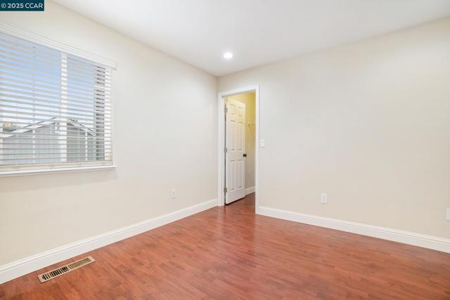 924 Flintrock Drive, Antioch CA: https://media.crmls.org/mediaz/aa669b12-b318-4bb2-ae57-976f7d143a67.jpg