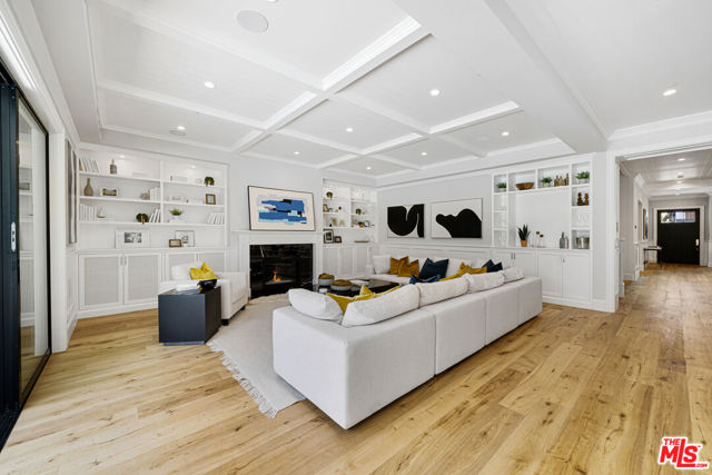 813 N Spaulding Avenue, Los Angeles CA: https://media.crmls.org/mediaz/aa671278-566a-4c34-8411-c4257689d84d.jpg