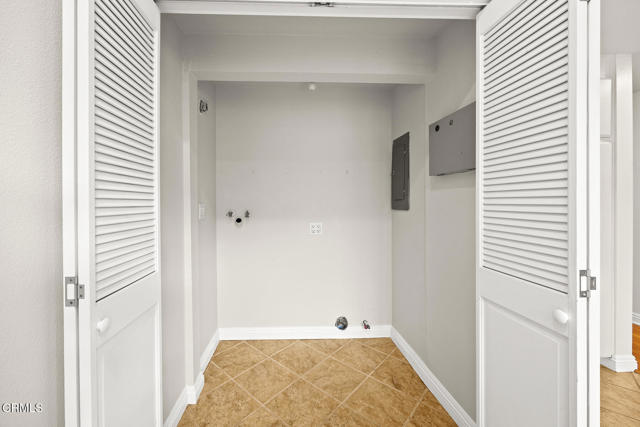 601 S El Molino Avenue, Pasadena CA: https://media.crmls.org/mediaz/aa6715d6-034f-4ddf-bde2-1749b34cd2e1.jpg