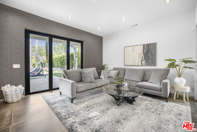 5304 Louise Avenue, Encino CA: https://media.crmls.org/mediaz/aa671bb0-95e7-480f-916a-6bacf0238529.jpg