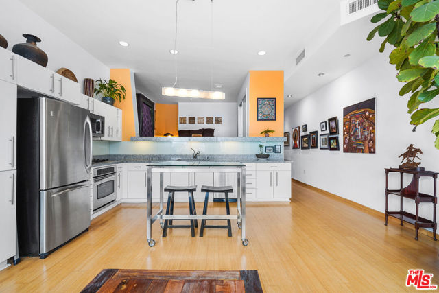 1100 Wilshire Boulevard, Los Angeles CA: https://media.crmls.org/mediaz/aa686119-7ff0-4c39-87f7-480b6f7ff41e.jpg