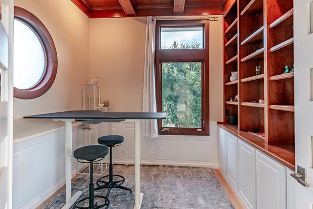 625 W Glen Way, Woodside CA: https://media.crmls.org/mediaz/aa687009-90b5-4b21-9c62-bca5341d44af.jpg