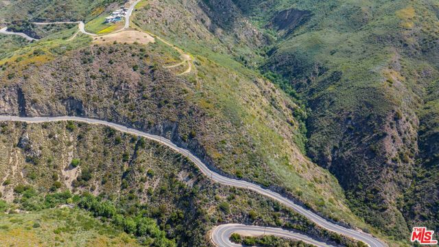4250 Decker Edison Road, Malibu CA: https://media.crmls.org/mediaz/aa687074-8b29-434c-9d7b-7a183cad7b66.jpg