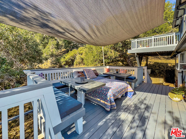 22012 Topanga School Road, Topanga CA: https://media.crmls.org/mediaz/aa689550-2d37-4837-a4fc-999814e9ffd1.jpg