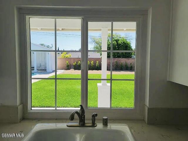 1574 Norwich Avenue, Thousand Oaks CA: https://media.crmls.org/mediaz/aa68b702-7935-4d22-b133-67a42b5c9cdc.jpg