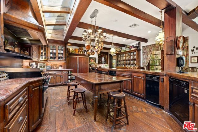 4535 Vanalden Avenue, Tarzana CA: https://media.crmls.org/mediaz/aa68bc36-0777-4e75-ad42-8d019e0df74c.jpg