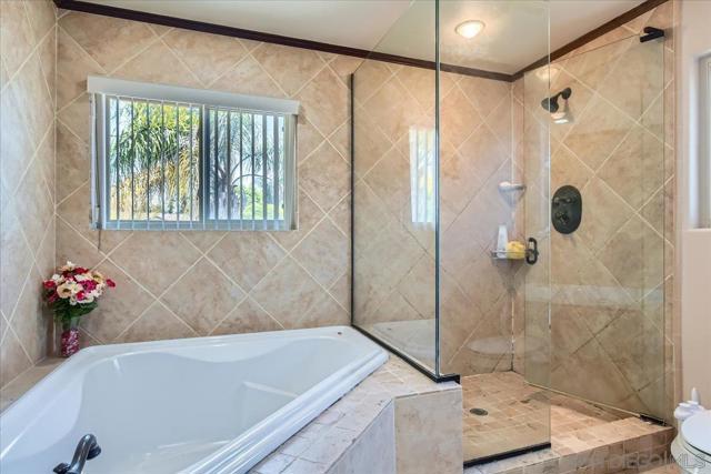 13422 Little Dawn Ln, Poway CA: https://media.crmls.org/mediaz/aa68d7ec-325d-472d-b82e-1d3fc83d3162.jpg