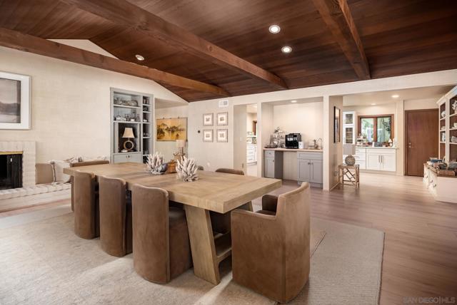 17310 Calle Mayor, Rancho Santa Fe CA: https://media.crmls.org/mediaz/aa68e78b-6d8c-488c-bdf9-3e6357730d89.jpg