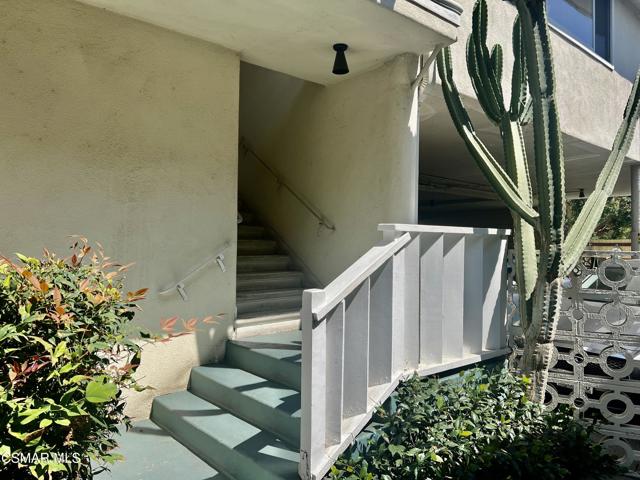 1542 Riverside Drive, Glendale CA: https://media.crmls.org/mediaz/aa69882e-0d50-4681-9b7b-d84f1d3d7fa9.jpg