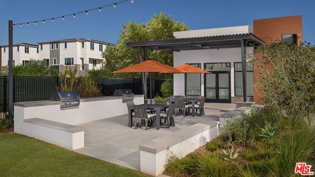 1666 Coral Sea Lane, Los Angeles CA: https://media.crmls.org/mediaz/aa69b6af-2f3a-4461-baae-88025d303bf5.jpg