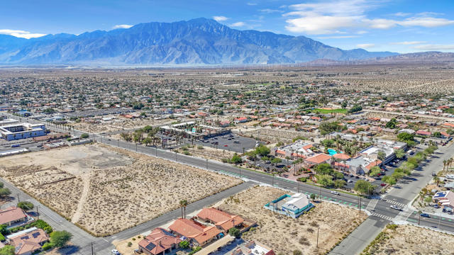 66550 San Diego Dr Drive, Desert Hot Springs CA: https://media.crmls.org/mediaz/aa6a1f09-75af-466b-8265-ce4e5d07fd69.jpg