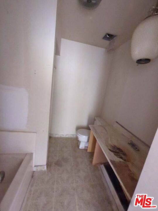 7300 Franklin Avenue, Los Angeles CA: https://media.crmls.org/mediaz/aa6a5dea-bd4d-41a9-a6d9-82339e96367f.jpg