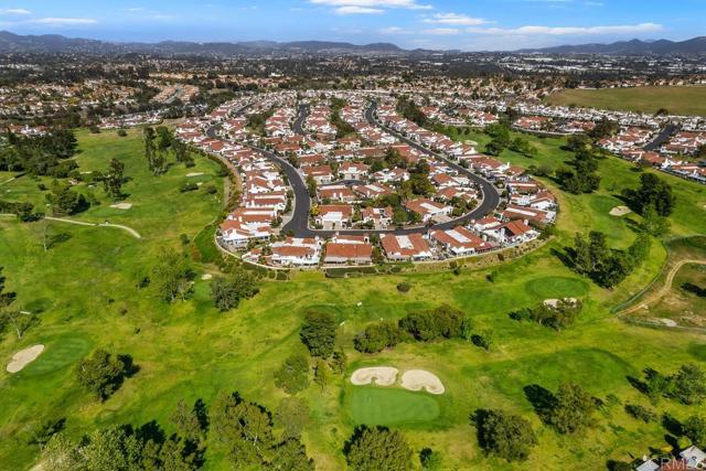 4905 Alicante Way, Oceanside CA: https://media.crmls.org/mediaz/aa6a658f-bf88-4911-9da9-743f1f786c96.jpg