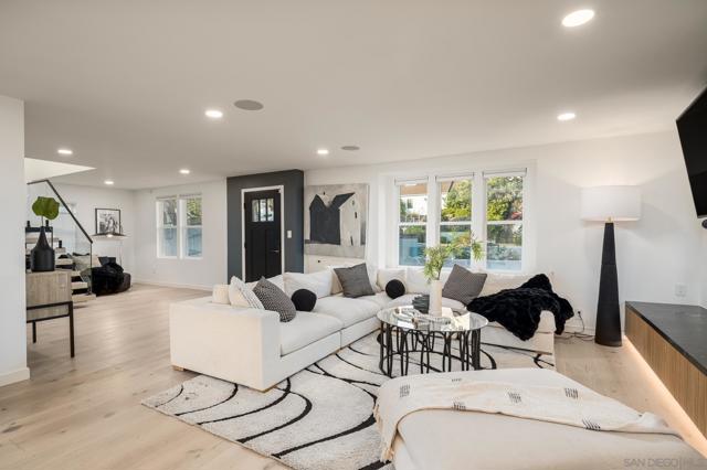 7570 Cabrillo Ave, La Jolla CA: https://media.crmls.org/mediaz/aa6a6e0f-9256-4db7-b088-44be886a97c5.jpg