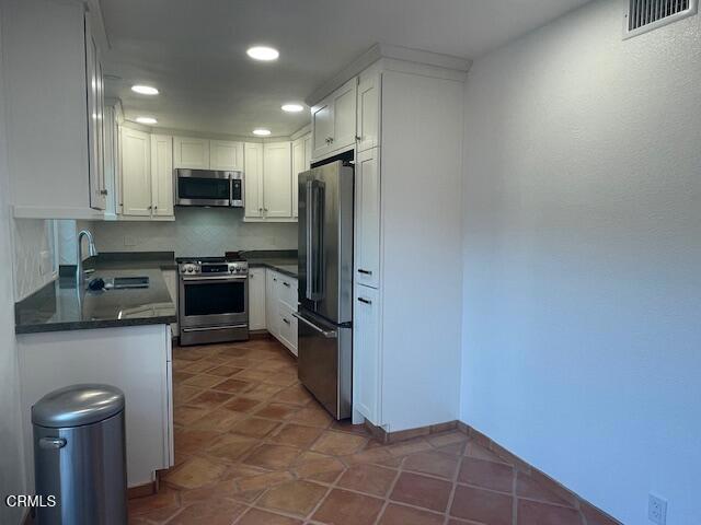 795 Seawind Way, Port Hueneme CA: https://media.crmls.org/mediaz/aa6abf05-8e82-4ddc-942a-5363f7295c19.jpg