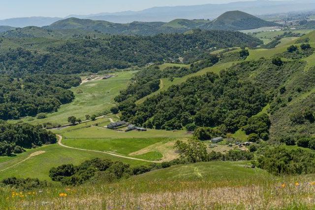100 Old Stage Rd, San Juan Bautista CA: https://media.crmls.org/mediaz/aa6ad40b-e495-4ee1-a65c-871159b16638.jpg