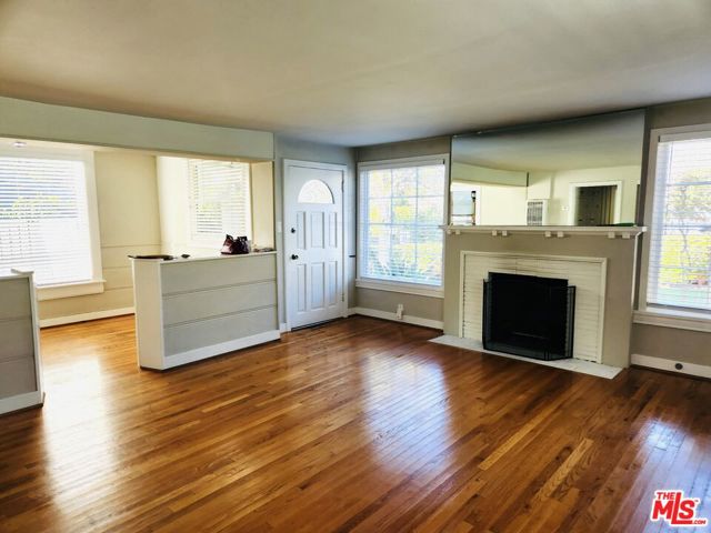 417 Poplar Street, Laguna Beach CA: https://media.crmls.org/mediaz/aa6b72ba-01f7-4924-b47a-6a8902813938.jpg