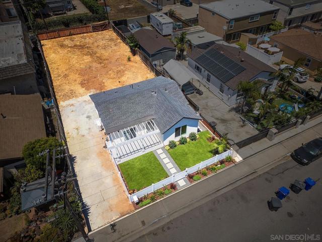 760 Florence St, Imperial Beach CA: https://media.crmls.org/mediaz/aa6ba1ec-20e3-47d6-8f1d-bd0c2bb1d6e9.jpg