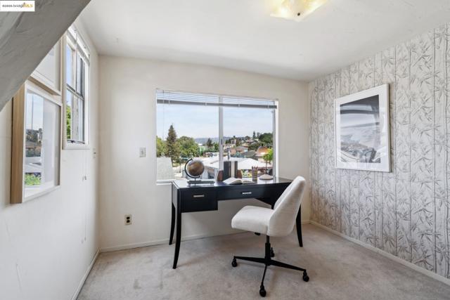 1408 E 15Th St, Oakland CA: https://media.crmls.org/mediaz/aa6cff78-a240-4225-ab03-d8568127dbfe.jpg