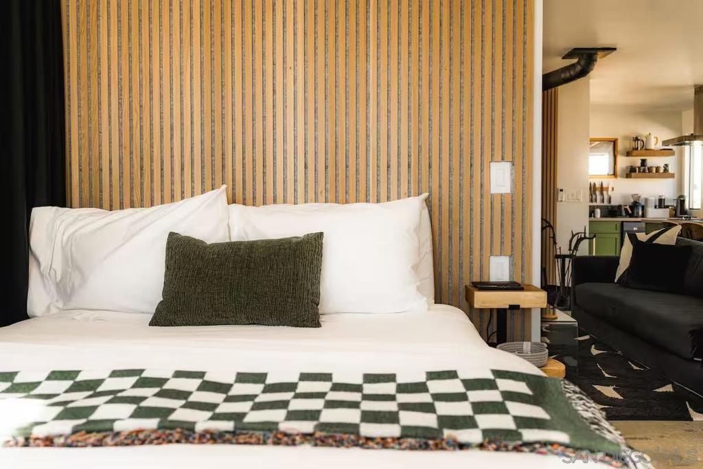 MLS #250043924SD image #23