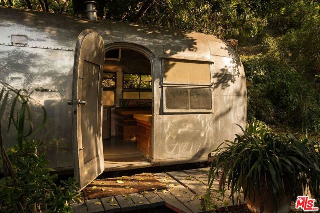 3130 Isabel, Los Angeles CA: https://media.crmls.org/mediaz/aa6e32b6-f50a-4655-afe8-c21cd0285b46.jpg