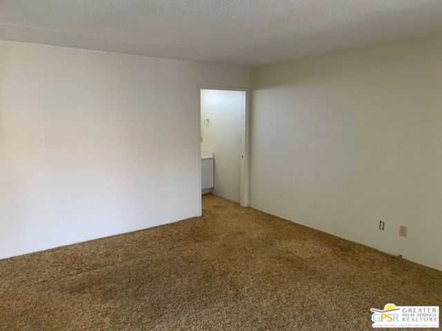 3060 N Farrell Drive, Palm Springs CA: https://media.crmls.org/mediaz/aa6e6089-da57-452f-b9e7-f4ea9d9e4e96.jpg