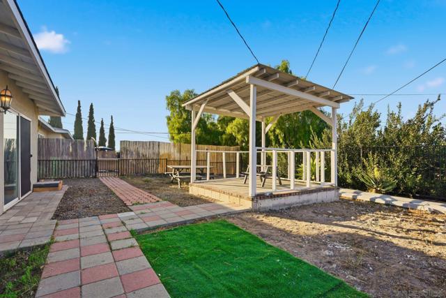 6431 37 Madrone Ave, San Diego CA: https://media.crmls.org/mediaz/aa6e82ec-3d38-4454-8579-2cca99bdfab9.jpg