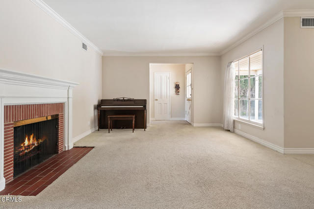 Detail Gallery Image 6 of 30 For 17835 Tarzana St, Encino,  CA 91316 - 4 Beds | 3 Baths