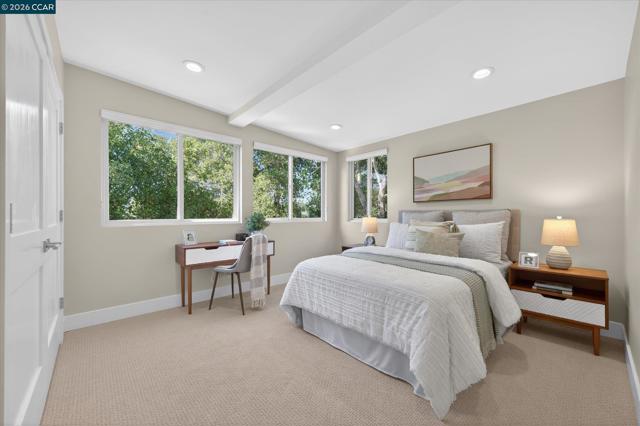 31 Ivy Dr, Orinda CA: https://media.crmls.org/mediaz/aa6edd5a-e8ee-4c05-833d-d3fb4a857b3f.jpg