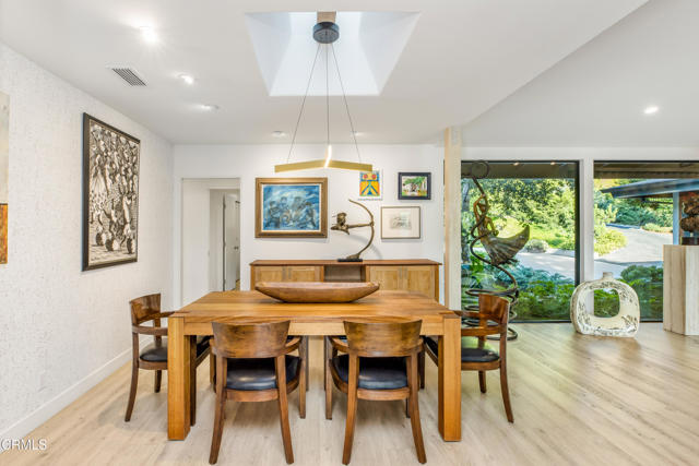 1240 Chateau Road, Pasadena CA: https://media.crmls.org/mediaz/aa6f02b6-17fa-448e-b377-36866803f090.jpg