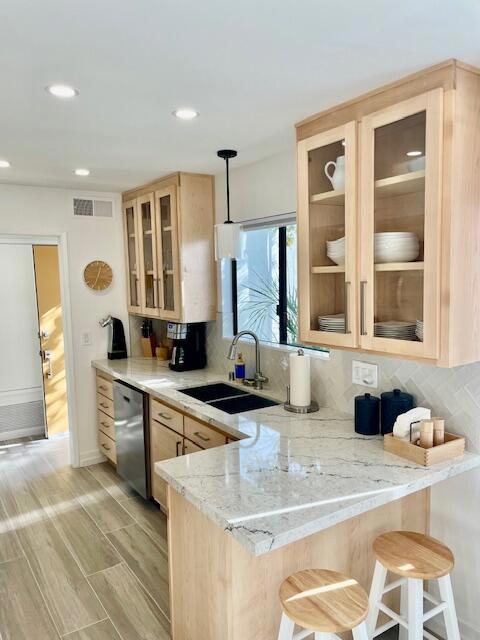 1730 Capri Circle, Palm Springs CA: https://media.crmls.org/mediaz/aa6f841a-a31b-4f0f-a553-94762cbeaef2.jpg