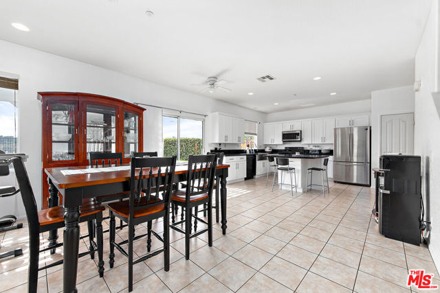 13041 Mesa Verde Way, Sylmar CA: https://media.crmls.org/mediaz/aa6fcaa0-03f5-42e5-afd2-a5cfd9fe4902.jpg