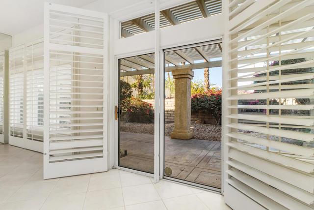 2 Vistara Drive, Rancho Mirage CA: https://media.crmls.org/mediaz/aa7004b8-b28a-4e99-b9f0-310208a9d51b.jpg